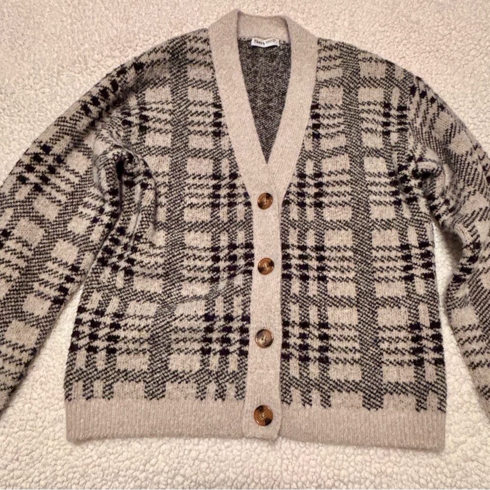 Cozy Plaid Button-Up Women's Cardigan